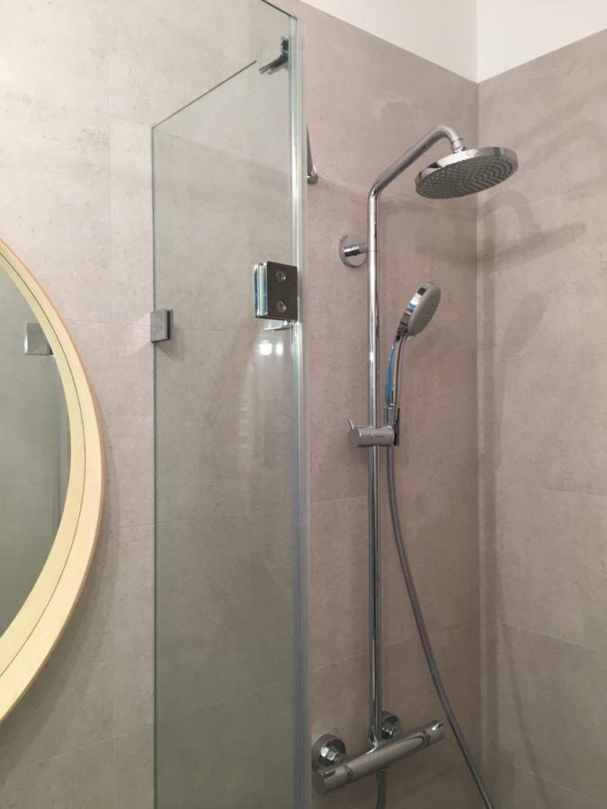 Shoq Studio Nice Apartment With Private Parking クラクフ エクステリア 写真