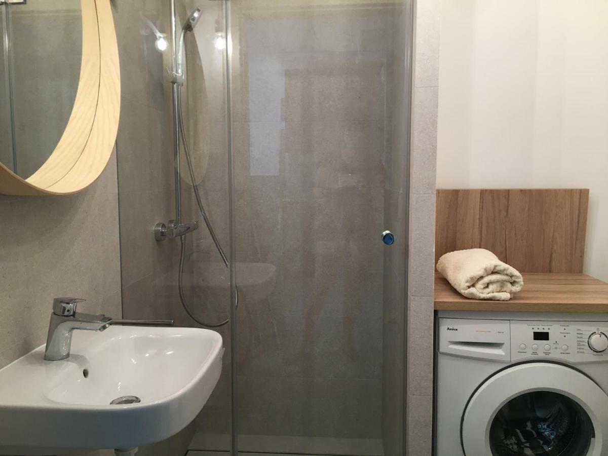 Shoq Studio Nice Apartment With Private Parking クラクフ エクステリア 写真
